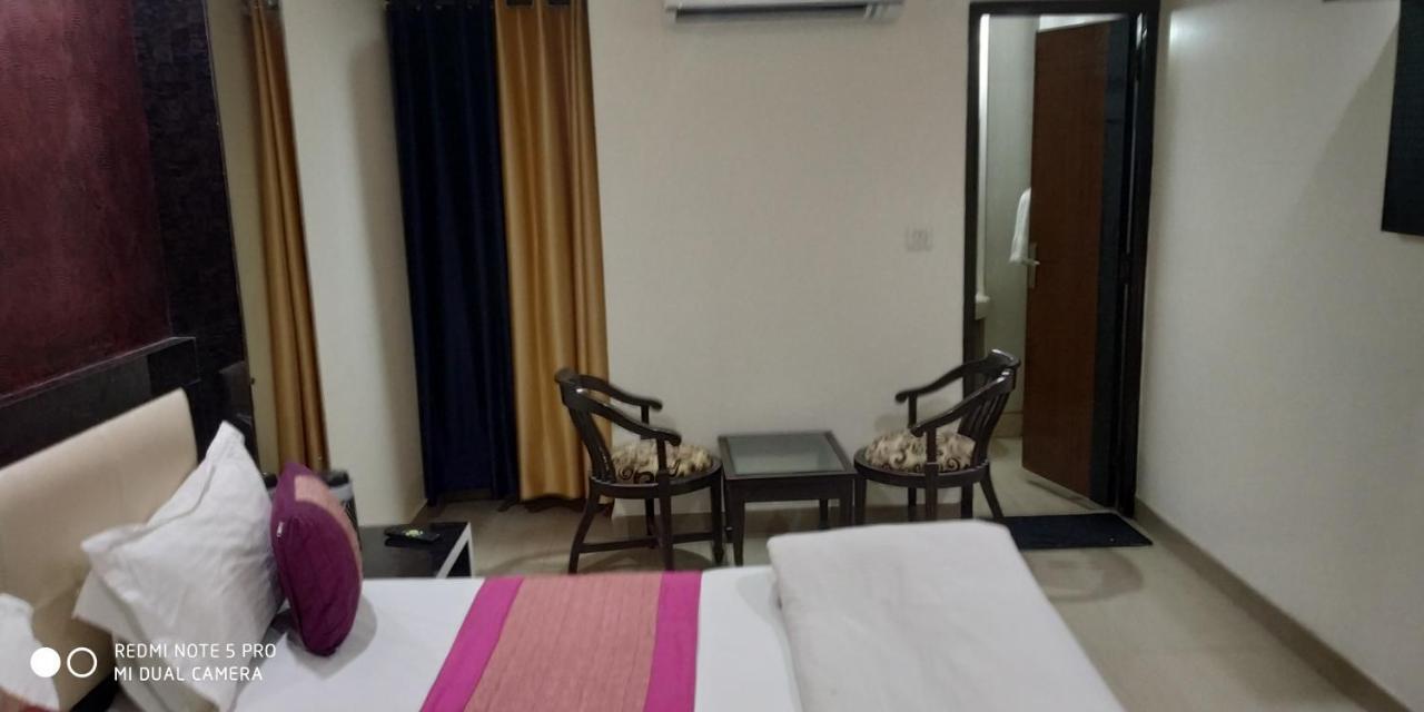 Adb Rooms Udhav Palace New Delhi Luaran gambar