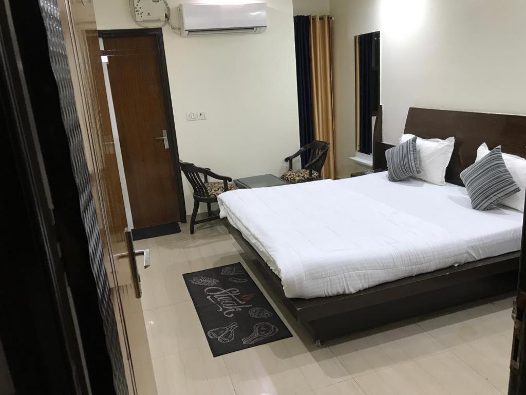 Adb Rooms Udhav Palace New Delhi Luaran gambar
